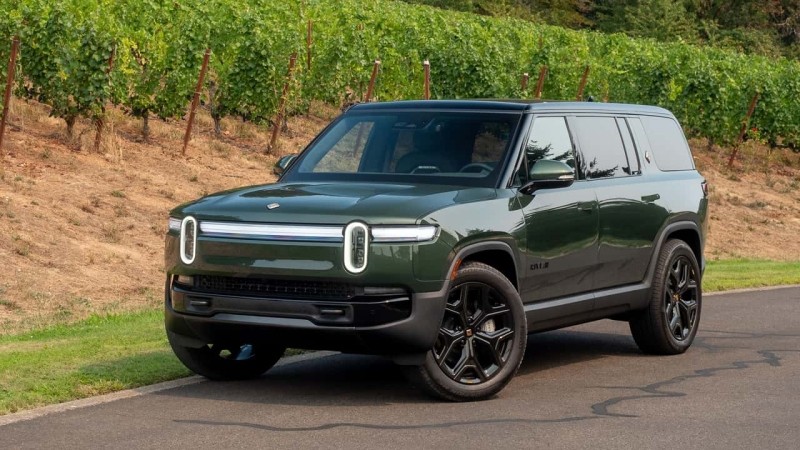 The 2025 Rivian R1S Is Better, but So Is Its Competition