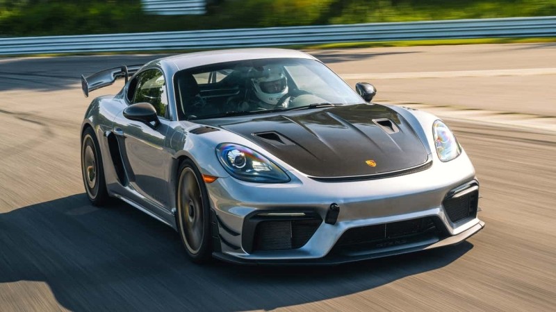 Porsche Cayman GT4 RS Manthey vs Standard GT4 RS